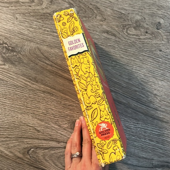 VINTAGE little Golden Book Golden Favourites 1969, 14 little golden stories - Picture 3 of 12